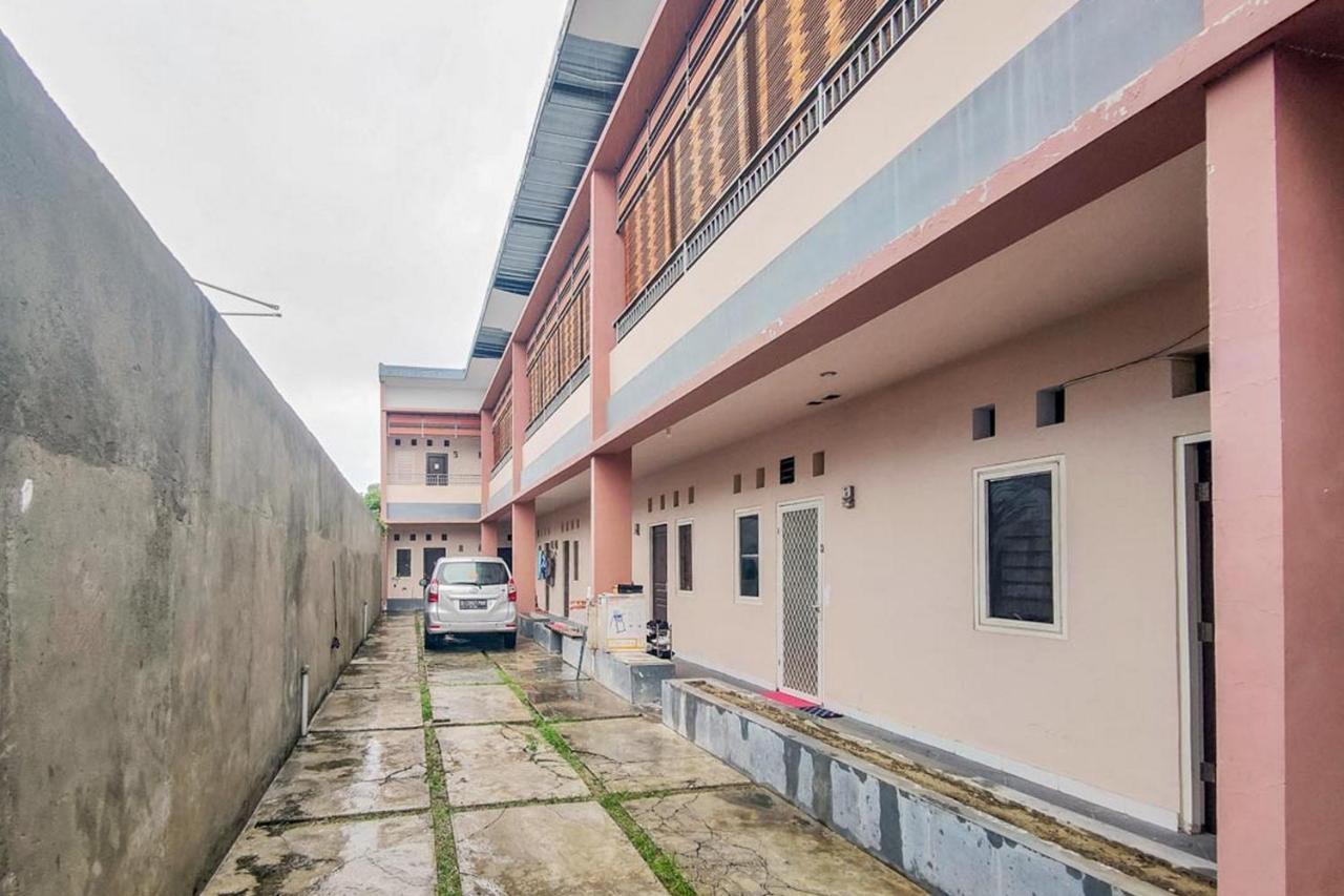 Chandra Graha Guesthouse Palu Exterior photo